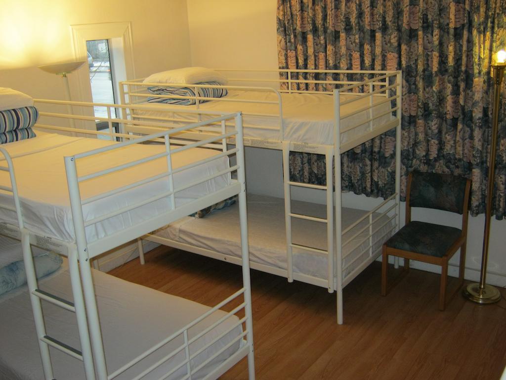 Kelowna Okanagan Lake Hostel Szoba fotó
