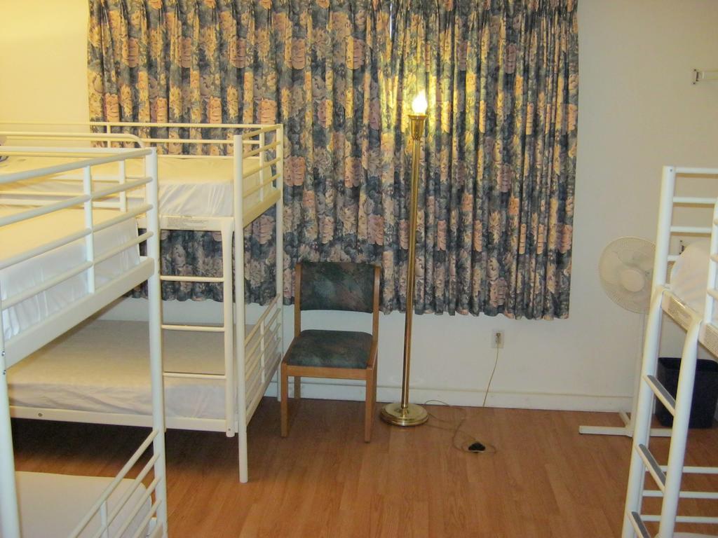 Kelowna Okanagan Lake Hostel Szoba fotó